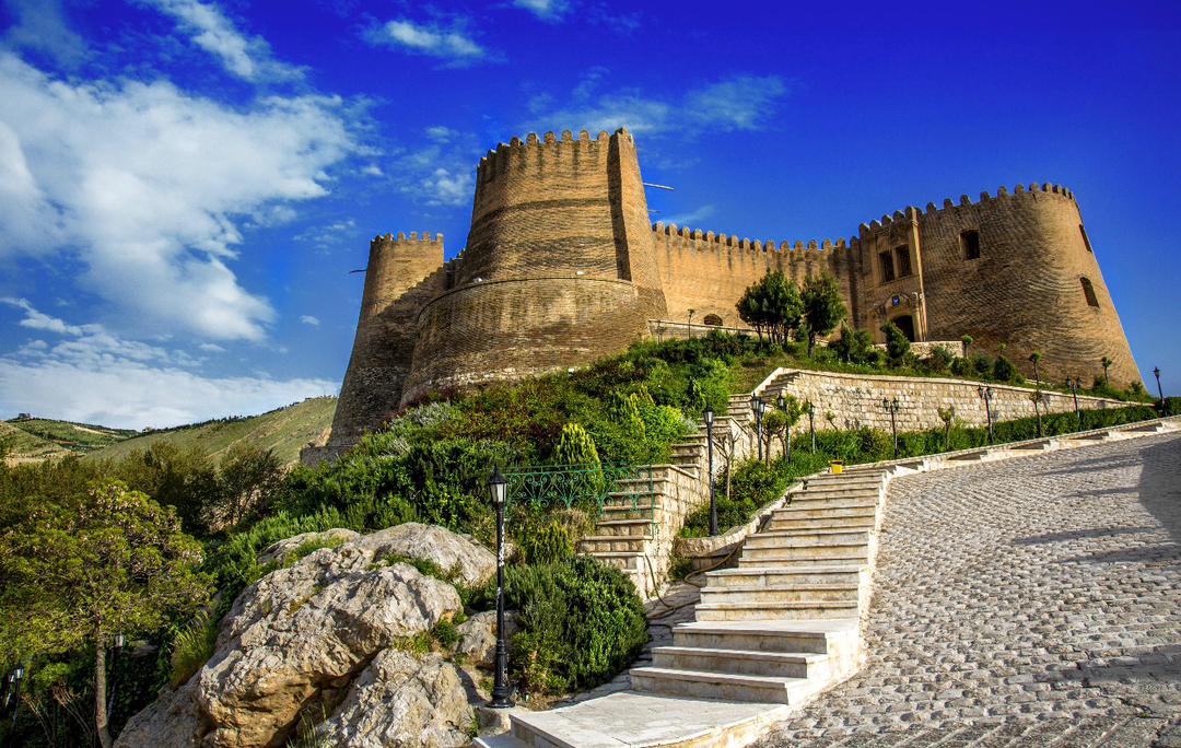 قلعه فلک الافلاک خرم آباد - جاذبه گردشگری الیگودرز نزدیک هتل آبشار آبسفید